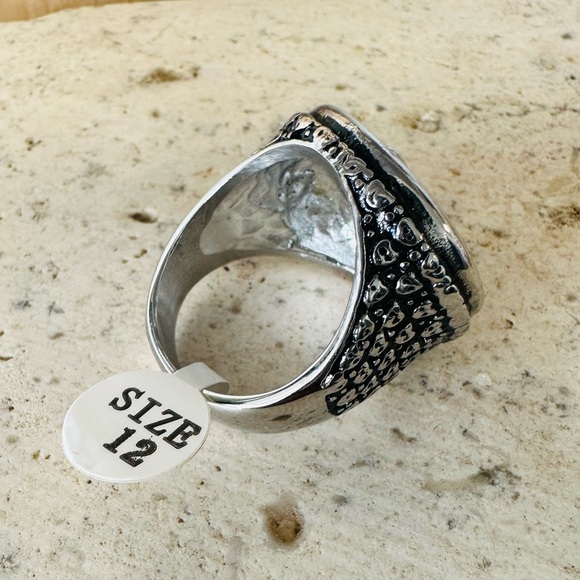 Silver and Black Fleur-de-Lis Men's Accessory - Picture 3 of 4